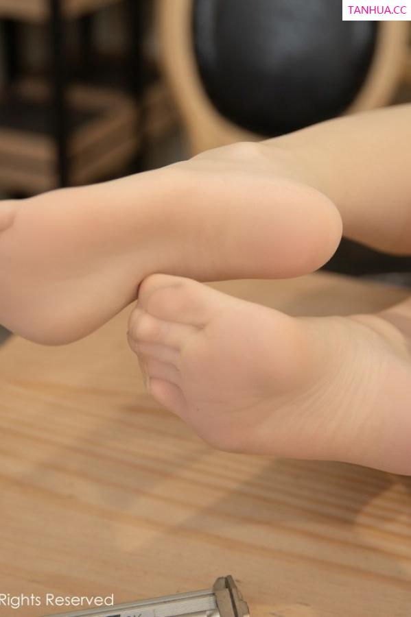 逗逗DouDou  [XiuRen]高清写真图 2023.05.31 No.6835 是小逗逗 丝袜美腿第60张图片